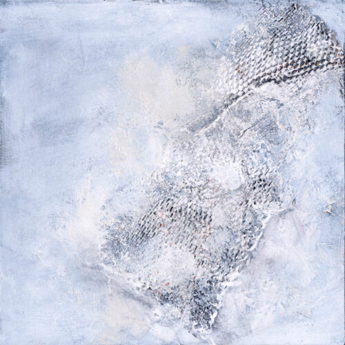Das abstrakte Gemälde Quer zeigt eine weiße Fläche mit grauer Installation, die Muster verlaufen vertikal und horizontal