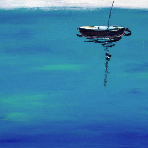 Das Gemälde Ruhe auf dem Wasser zeigt ein verlassenes kleines schwarzes Boot auf stiller See, ein Motiv, das entspannt, Ruhe ausstrahlt